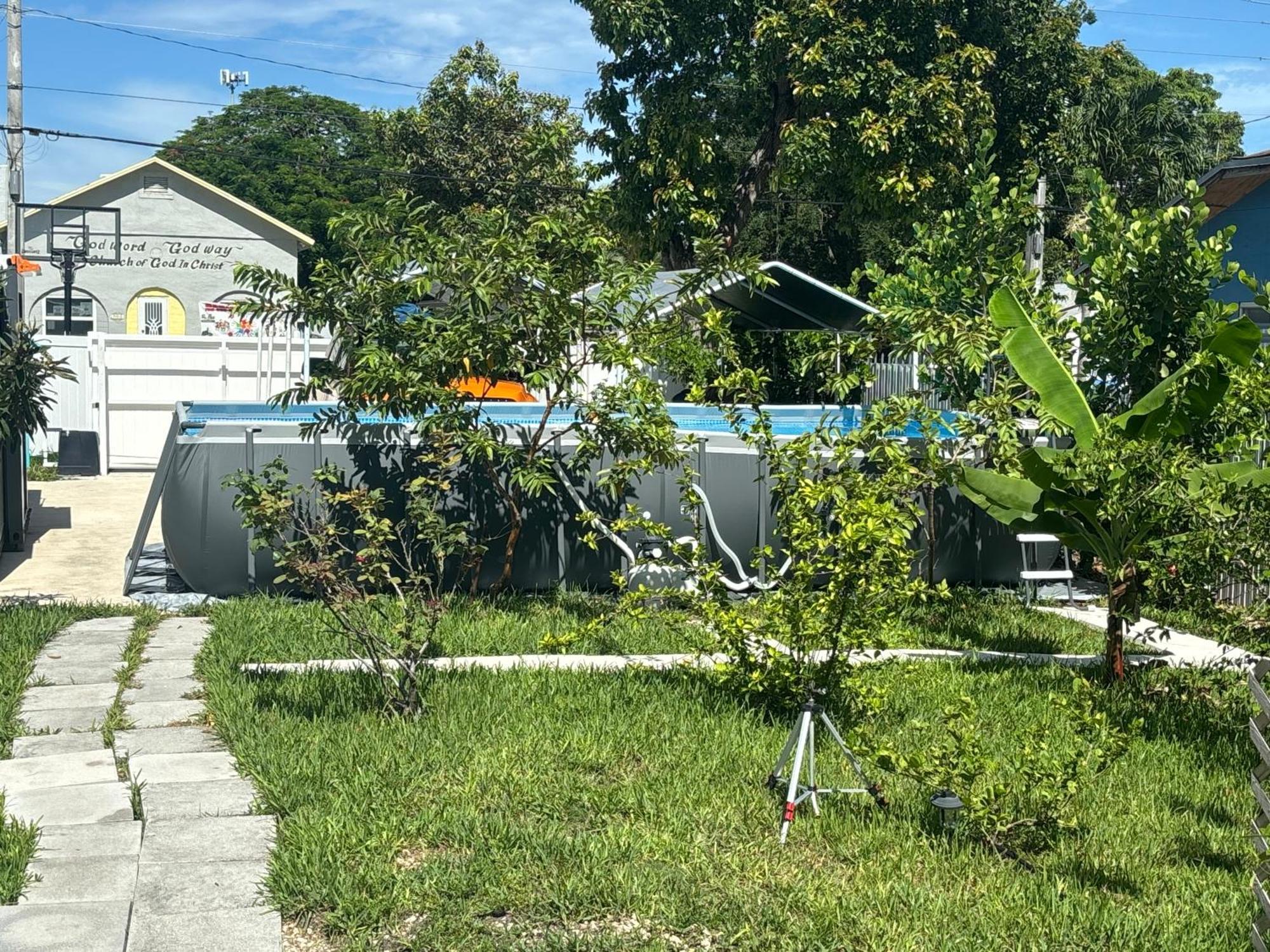 Mini House Oasis Hotel Miami Springs Exterior photo
